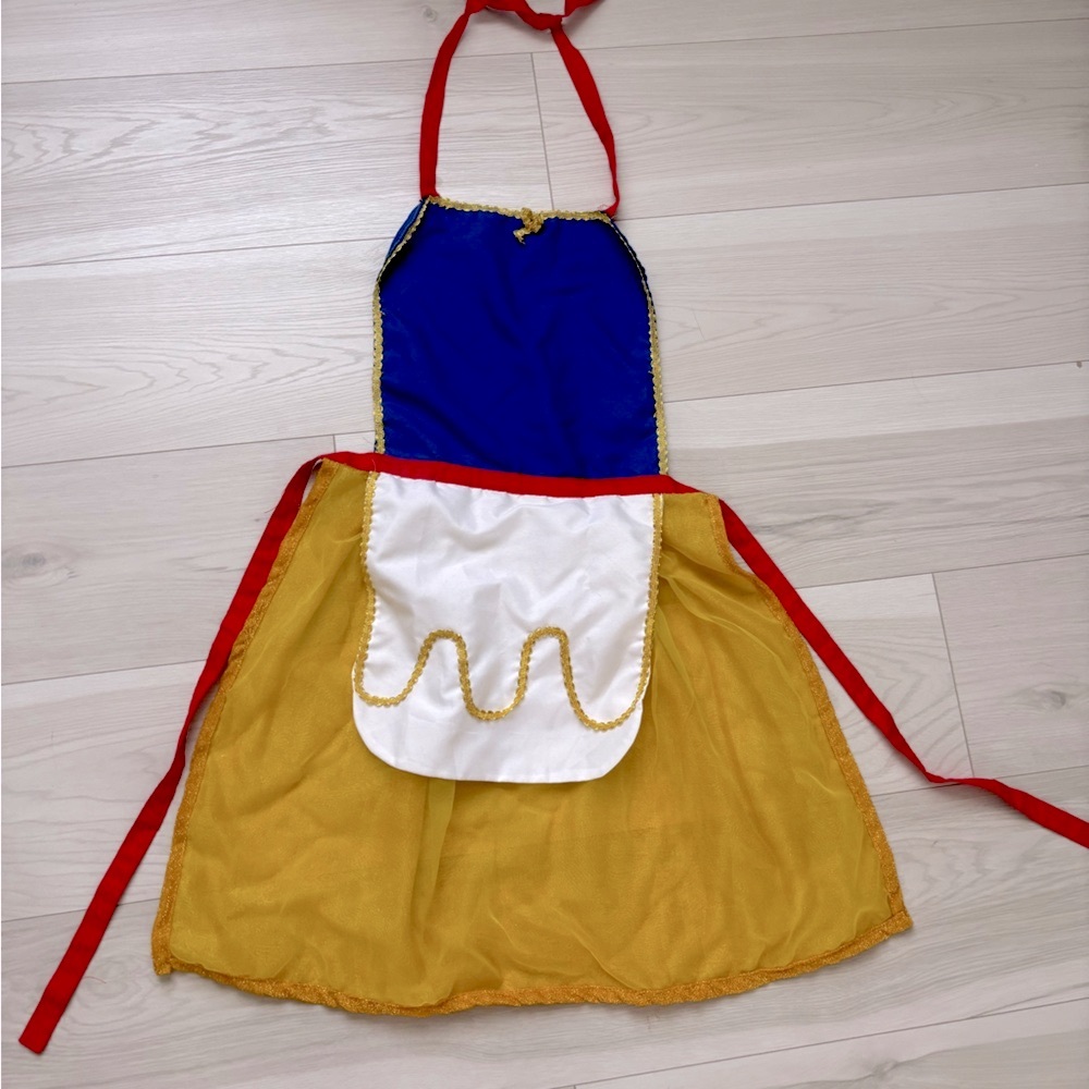 Snow White Apron